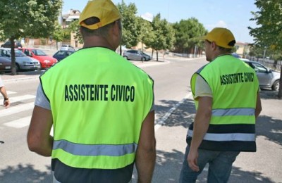 Da qualche mese a Bovolone è partito il servizio degli assistenti civici, una sorta di “guardiani” del paese che in maniera assolutamente volontaria girano per le vie della città.